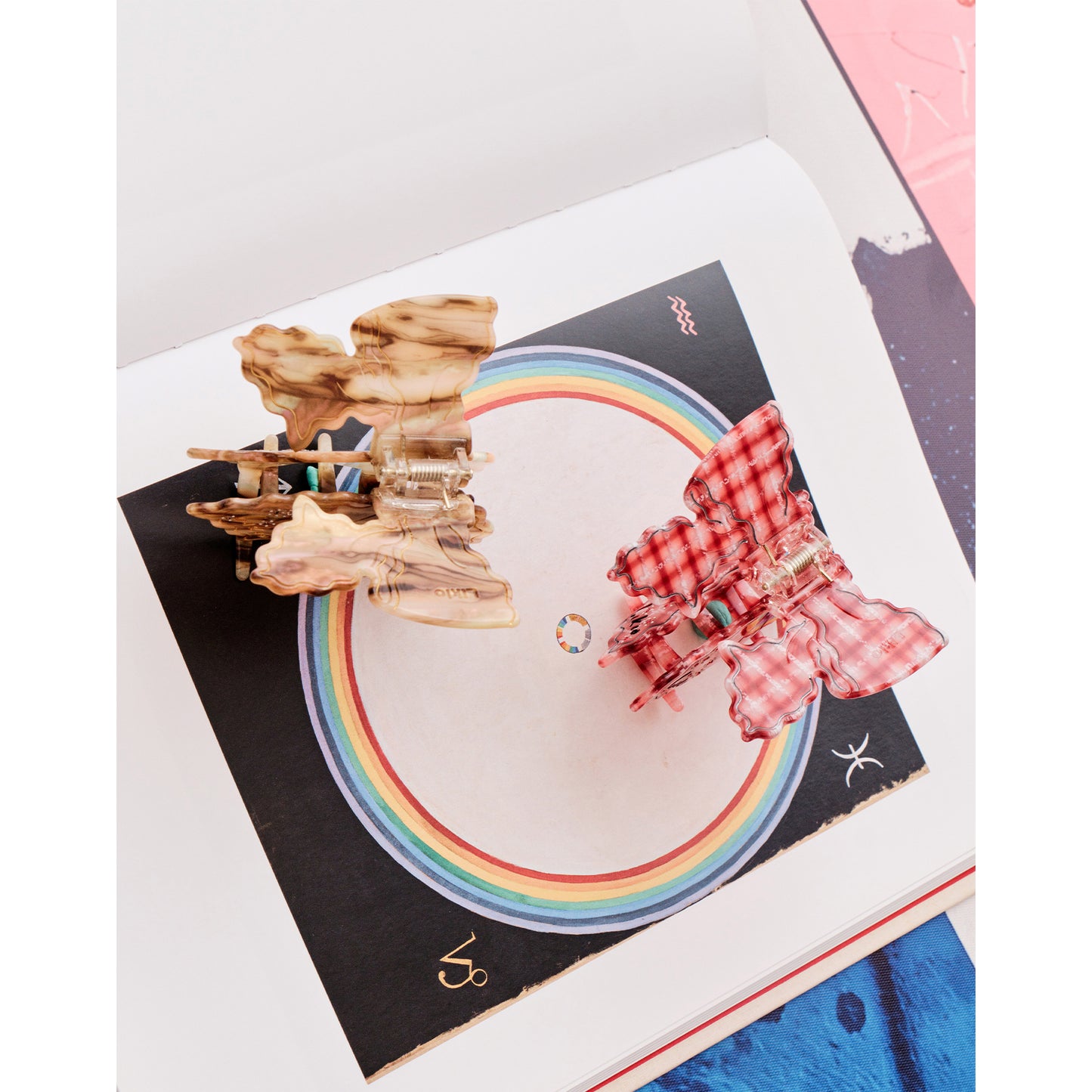 Wavy Carved Bow Hair Claw