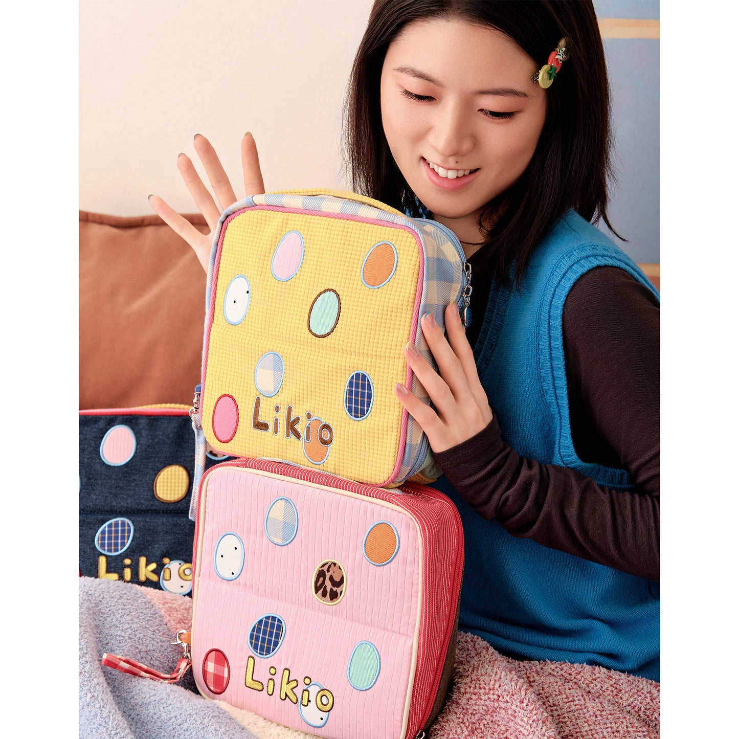 Inspiration Collage Standing Makeup Bag