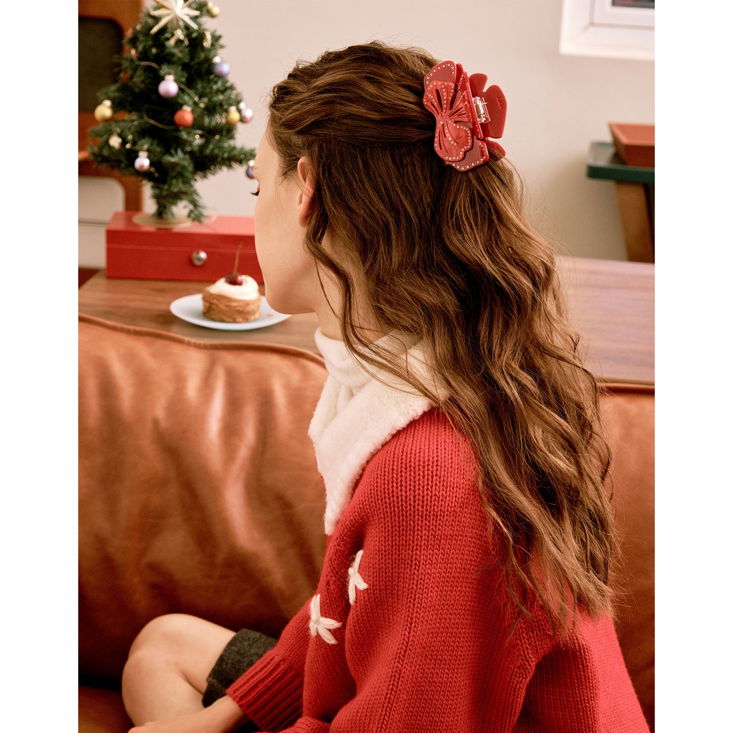 Likio Floral-Shadow Layered Diamond Hair Claw