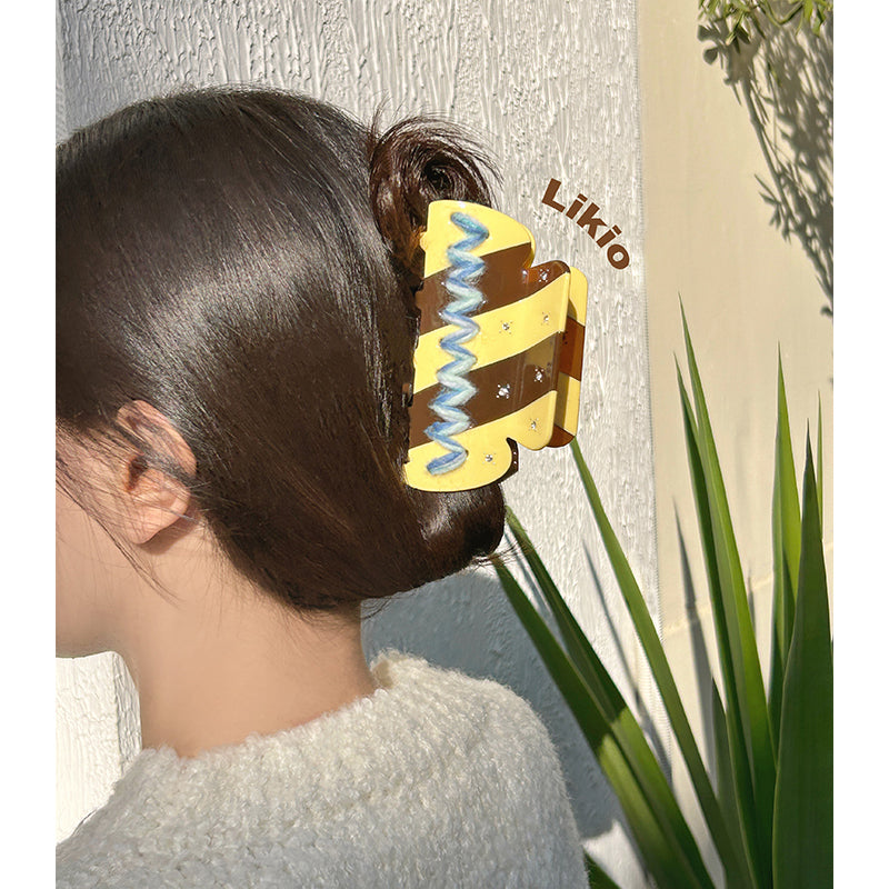 Wishing Under the Starry Night Yarn Doodle Hair Claw