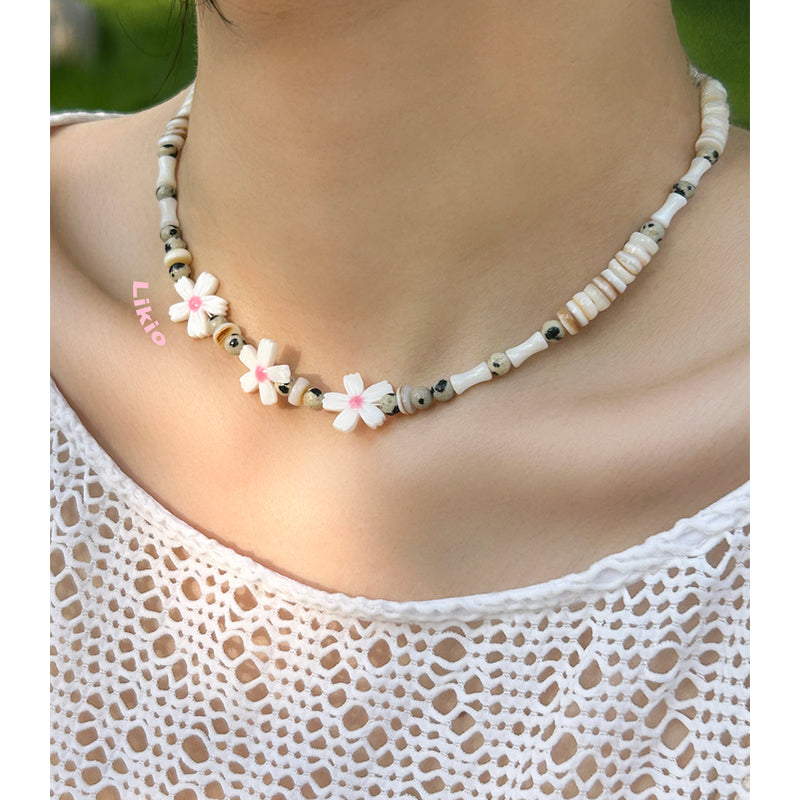 Garden gallery shell necklace